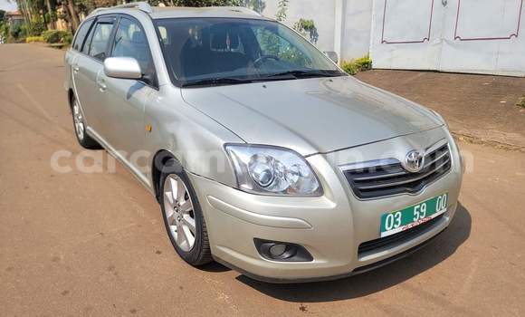 Sayi Na hannu Toyota Avensis Azurfa Mota in Yaounde a Babban Kamaru Sayi Na hannu Toyota Avensis Azurfa Mota in Yaounde a Babban Kamaru