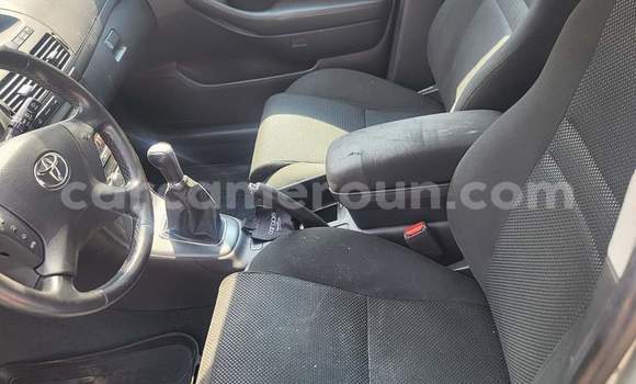 Sayi Na hannu Toyota Avensis Azurfa Mota in Yaounde a Babban Kamaru Sayi Na hannu Toyota Avensis Azurfa Mota in Yaounde a Babban Kamaru