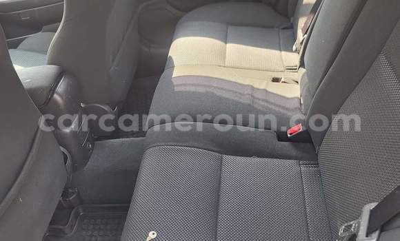 Sayi Na hannu Toyota Avensis Azurfa Mota in Yaounde a Babban Kamaru Sayi Na hannu Toyota Avensis Azurfa Mota in Yaounde a Babban Kamaru