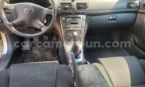 Sayi Na hannu Toyota Avensis Azurfa Mota in Yaounde a Babban Kamaru Sayi Na hannu Toyota Avensis Azurfa Mota in Yaounde a Babban Kamaru