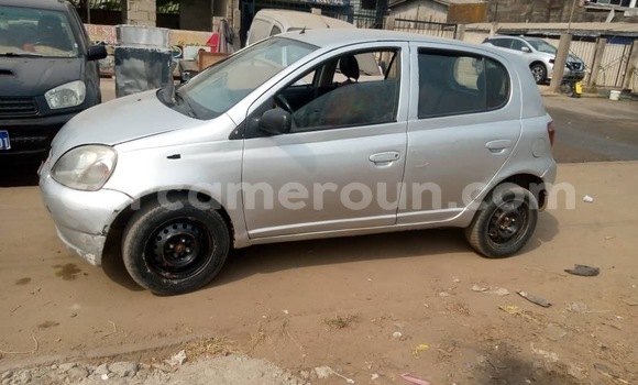 Sayi Na hannu Toyota Yaris Azurfa Mota in Douala a Ƙasar Kamaru Sayi Na hannu Toyota Yaris Azurfa Mota in Douala a Ƙasar Kamaru