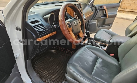 Sayi Na hannu Toyota Land Cruiser Prado White Mota in Yaounde a Babban Kamaru Sayi Na hannu Toyota Land Cruiser Prado White Mota in Yaounde a Babban Kamaru