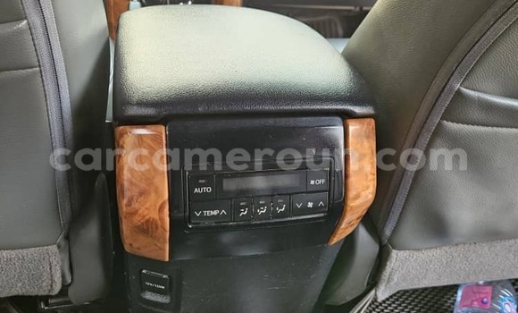 Sayi Na hannu Toyota Land Cruiser Prado White Mota in Yaounde a Babban Kamaru Sayi Na hannu Toyota Land Cruiser Prado White Mota in Yaounde a Babban Kamaru