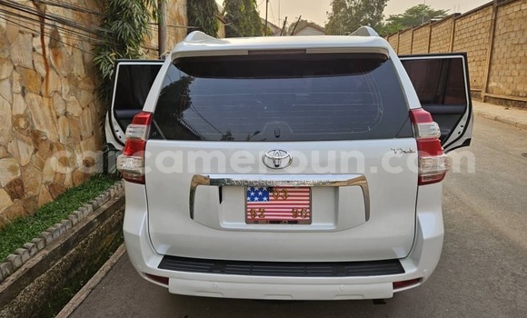 Sayi Na hannu Toyota Land Cruiser Prado White Mota in Yaounde a Babban Kamaru Sayi Na hannu Toyota Land Cruiser Prado White Mota in Yaounde a Babban Kamaru