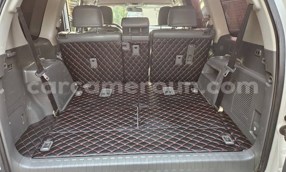 Sayi Na hannu Toyota Land Cruiser Prado White Mota in Yaounde a Babban Kamaru Sayi Na hannu Toyota Land Cruiser Prado White Mota in Yaounde a Babban Kamaru