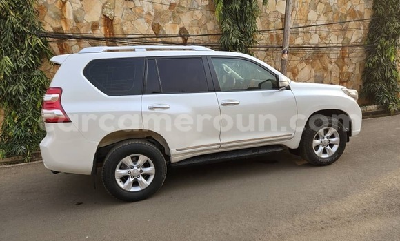 Sayi Na hannu Toyota Land Cruiser Prado White Mota in Yaounde a Babban Kamaru Sayi Na hannu Toyota Land Cruiser Prado White Mota in Yaounde a Babban Kamaru