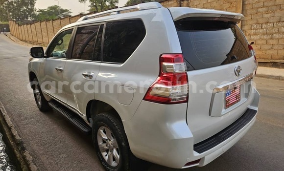 Sayi Na hannu Toyota Land Cruiser Prado White Mota in Yaounde a Babban Kamaru Sayi Na hannu Toyota Land Cruiser Prado White Mota in Yaounde a Babban Kamaru