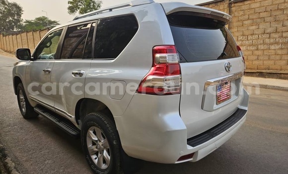 Sayi Na hannu Toyota Land Cruiser Prado White Mota in Yaounde a Babban Kamaru Sayi Na hannu Toyota Land Cruiser Prado White Mota in Yaounde a Babban Kamaru