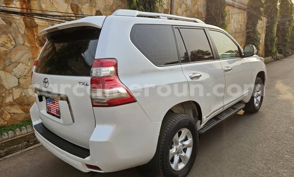 Sayi Na hannu Toyota Land Cruiser Prado White Mota in Yaounde a Babban Kamaru Sayi Na hannu Toyota Land Cruiser Prado White Mota in Yaounde a Babban Kamaru