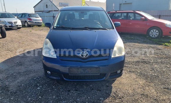 Sayi Na hannu Toyota Corolla Verso Blue Mota in Douala a Ƙasar Kamaru
