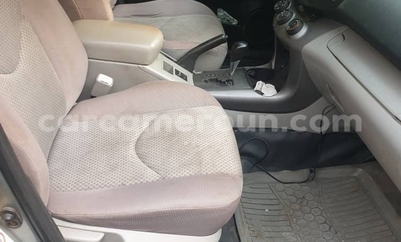 Acheter Occasion Voiture Toyota RAV4 Gris à Douala, Littoral Cameroon Acheter Occasion Voiture Toyota RAV4 Gris à Douala, Littoral Cameroon