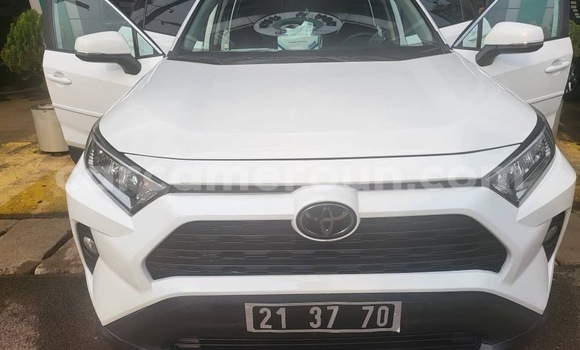 Sayi Sabo Toyota RAV4 White Mota in Douala a Ƙasar Kamaru Sayi Sabo Toyota RAV4 White Mota in Douala a Ƙasar Kamaru