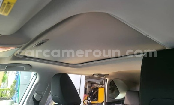 Sayi Sabo Toyota RAV4 White Mota in Douala a Ƙasar Kamaru Sayi Sabo Toyota RAV4 White Mota in Douala a Ƙasar Kamaru