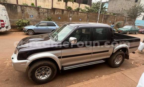 Sayi Na hannu Mitsubishi L200 Brown Mota in Yaounde a Babban Kamaru Sayi Na hannu Mitsubishi L200 Brown Mota in Yaounde a Babban Kamaru