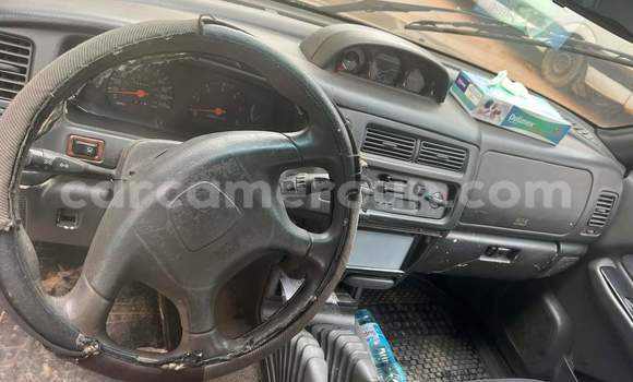 Sayi Na hannu Mitsubishi L200 Brown Mota in Yaounde a Babban Kamaru Sayi Na hannu Mitsubishi L200 Brown Mota in Yaounde a Babban Kamaru