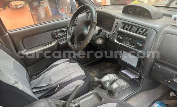 Sayi Na hannu Mitsubishi L200 Brown Mota in Yaounde a Babban Kamaru Sayi Na hannu Mitsubishi L200 Brown Mota in Yaounde a Babban Kamaru