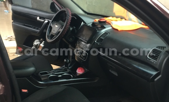 Sayi Na hannu Kia Sorento Brown Mota in Douala a Ƙasar Kamaru Sayi Na hannu Kia Sorento Brown Mota in Douala a Ƙasar Kamaru