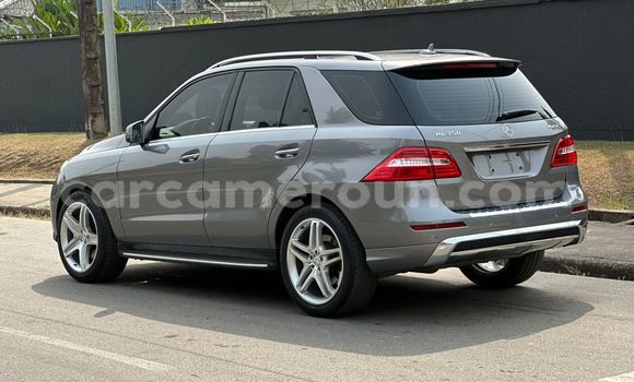 Sayi Imported Mercedes‒Benz ML–Class Azurfa Mota in Douala a Ƙasar Kamaru Sayi Imported Mercedes‒Benz ML–Class Azurfa Mota in Douala a Ƙasar Kamaru