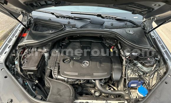 Sayi Imported Mercedes‒Benz ML–Class Azurfa Mota in Douala a Ƙasar Kamaru Sayi Imported Mercedes‒Benz ML–Class Azurfa Mota in Douala a Ƙasar Kamaru