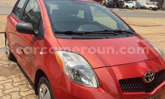 Sayi Na hannu Toyota Yaris Red Mota in Douala a Ƙasar Kamaru