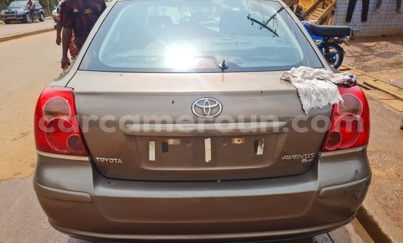 Sayi Sabo Toyota Avensis Brown Mota in Yaounde a Babban Kamaru Sayi Sabo Toyota Avensis Brown Mota in Yaounde a Babban Kamaru