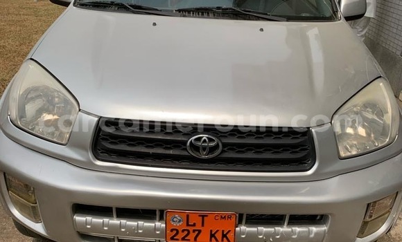 Sayi Sabo Toyota RAV4 Azurfa Mota in Douala a Ƙasar Kamaru
