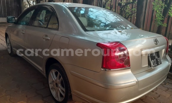 Sayi Sabo Toyota Avensis Azurfa Mota in Yaounde a Babban Kamaru Sayi Sabo Toyota Avensis Azurfa Mota in Yaounde a Babban Kamaru