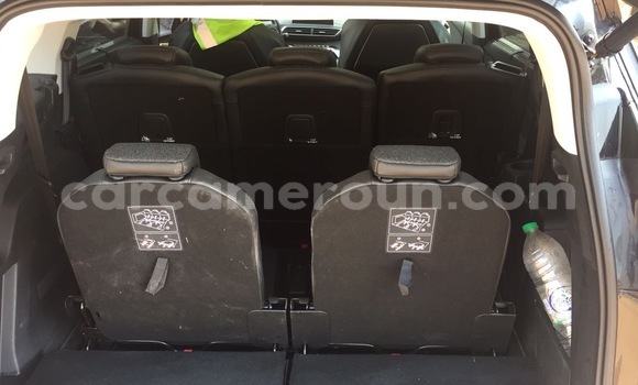 Sayi Sabo Peugeot 5008 Black Mota in Yaounde a Babban Kamaru Sayi Sabo Peugeot 5008 Black Mota in Yaounde a Babban Kamaru