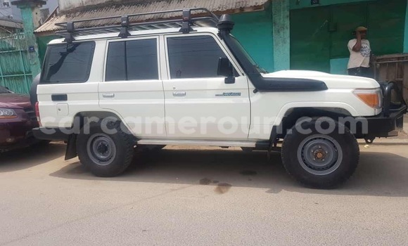 Acheter Neuf Voiture Toyota Land Cruiser Blanc à Douala, Littoral Cameroon Acheter Neuf Voiture Toyota Land Cruiser Blanc à Douala, Littoral Cameroon