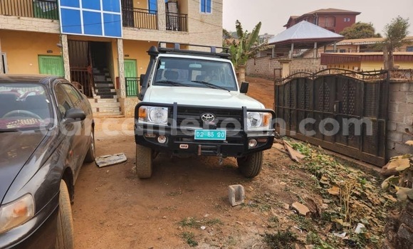 Acheter Neuf Voiture Toyota Land Cruiser Blanc à Douala, Littoral Cameroon Acheter Neuf Voiture Toyota Land Cruiser Blanc à Douala, Littoral Cameroon