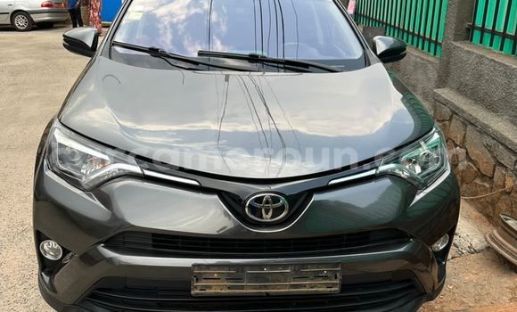 Sayi Na hannu Toyota RAV4 Green Mota in Yaounde a Babban Kamaru