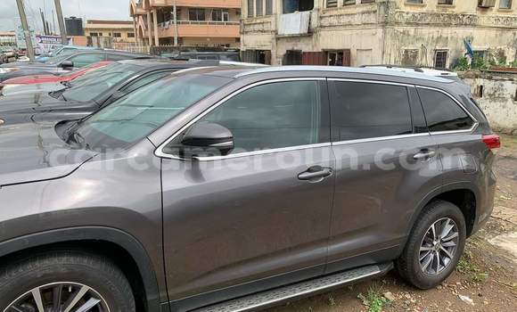 Acheter Occasion Voiture Toyota Highlander Gris à Douala, Littoral Cameroon Acheter Occasion Voiture Toyota Highlander Gris à Douala, Littoral Cameroon