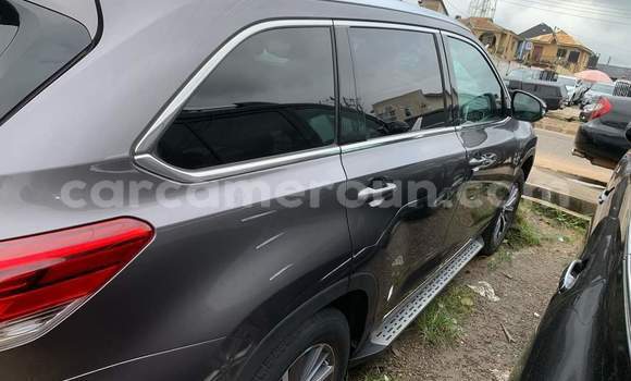 Acheter Occasion Voiture Toyota Highlander Gris à Douala, Littoral Cameroon Acheter Occasion Voiture Toyota Highlander Gris à Douala, Littoral Cameroon