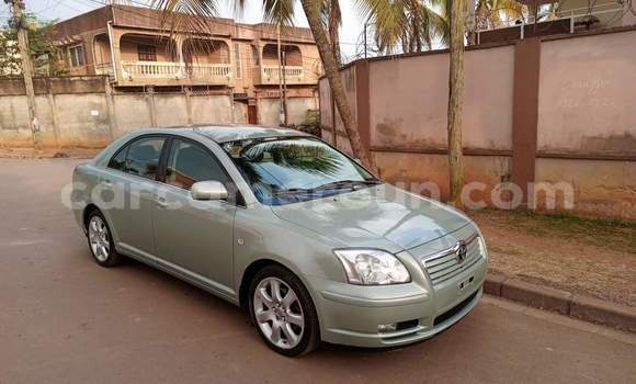 Sayi Na hannu Toyota Avensis Brown Mota in Yaounde a Babban Kamaru Sayi Na hannu Toyota Avensis Brown Mota in Yaounde a Babban Kamaru