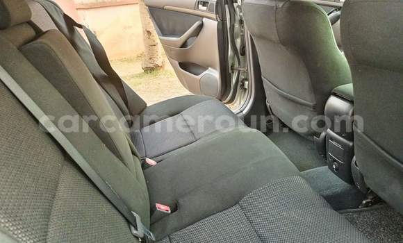 Sayi Na hannu Toyota Avensis Brown Mota in Yaounde a Babban Kamaru Sayi Na hannu Toyota Avensis Brown Mota in Yaounde a Babban Kamaru