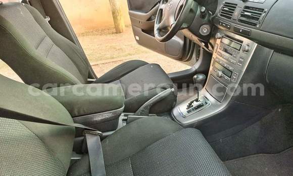 Sayi Na hannu Toyota Avensis Brown Mota in Yaounde a Babban Kamaru Sayi Na hannu Toyota Avensis Brown Mota in Yaounde a Babban Kamaru