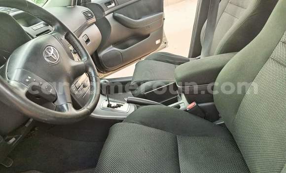 Sayi Na hannu Toyota Avensis Brown Mota in Yaounde a Babban Kamaru Sayi Na hannu Toyota Avensis Brown Mota in Yaounde a Babban Kamaru