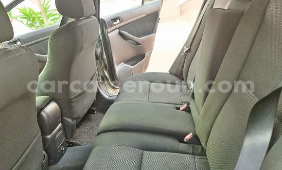 Sayi Na hannu Toyota Avensis Brown Mota in Yaounde a Babban Kamaru Sayi Na hannu Toyota Avensis Brown Mota in Yaounde a Babban Kamaru