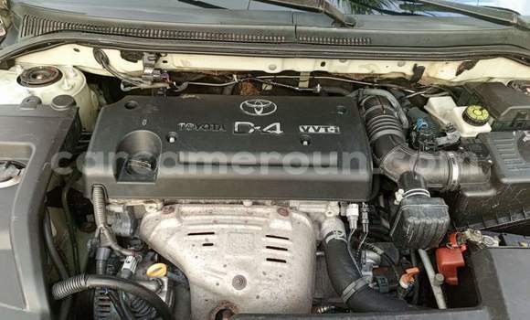 Sayi Na hannu Toyota Avensis Brown Mota in Yaounde a Babban Kamaru Sayi Na hannu Toyota Avensis Brown Mota in Yaounde a Babban Kamaru