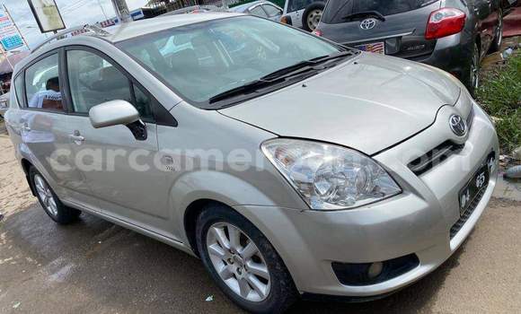 Sayi Na hannu Toyota Corolla Azurfa Mota in Yaounde a Babban Kamaru