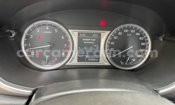 Sayi Na hannu Suzuki Vitara Blue Mota in Douala a Ƙasar Kamaru Sayi Na hannu Suzuki Vitara Blue Mota in Douala a Ƙasar Kamaru