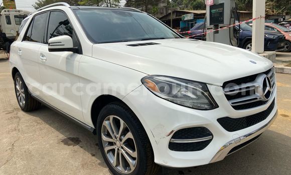 Sayi Imported Mercedes‒Benz GLE White Mota in Douala a Ƙasar Kamaru Sayi Imported Mercedes‒Benz GLE White Mota in Douala a Ƙasar Kamaru