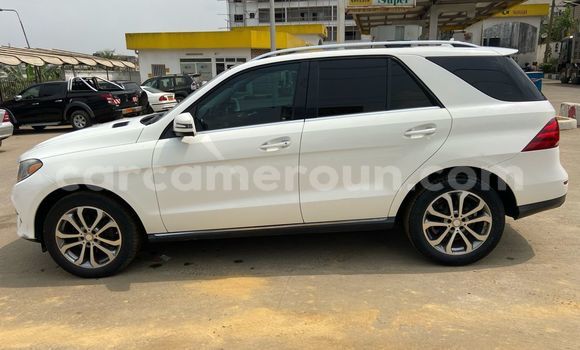 Sayi Imported Mercedes‒Benz GLE White Mota in Douala a Ƙasar Kamaru Sayi Imported Mercedes‒Benz GLE White Mota in Douala a Ƙasar Kamaru