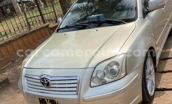 Sayi Na hannu Toyota Avensis Azurfa Mota in Yaounde a Babban Kamaru
