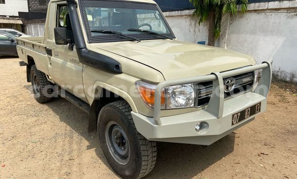 Sayi Na hannu Toyota Land Cruiser M Mota in Douala a Ƙasar Kamaru Sayi Na hannu Toyota Land Cruiser M Mota in Douala a Ƙasar Kamaru