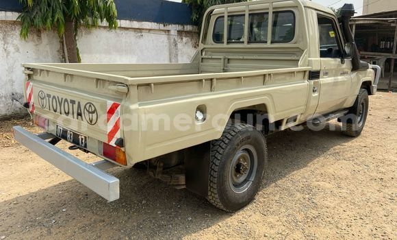 Sayi Na hannu Toyota Land Cruiser M Mota in Douala a Ƙasar Kamaru Sayi Na hannu Toyota Land Cruiser M Mota in Douala a Ƙasar Kamaru