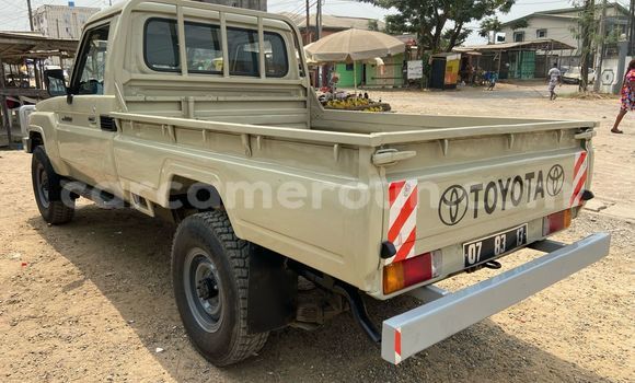 Sayi Na hannu Toyota Land Cruiser M Mota in Douala a Ƙasar Kamaru Sayi Na hannu Toyota Land Cruiser M Mota in Douala a Ƙasar Kamaru
