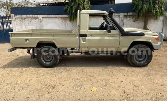 Sayi Na hannu Toyota Land Cruiser M Mota in Douala a Ƙasar Kamaru Sayi Na hannu Toyota Land Cruiser M Mota in Douala a Ƙasar Kamaru