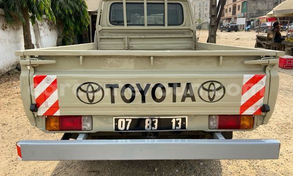 Sayi Na hannu Toyota Land Cruiser M Mota in Douala a Ƙasar Kamaru Sayi Na hannu Toyota Land Cruiser M Mota in Douala a Ƙasar Kamaru