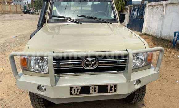 Sayi Na hannu Toyota Land Cruiser M Mota in Douala a Ƙasar Kamaru Sayi Na hannu Toyota Land Cruiser M Mota in Douala a Ƙasar Kamaru